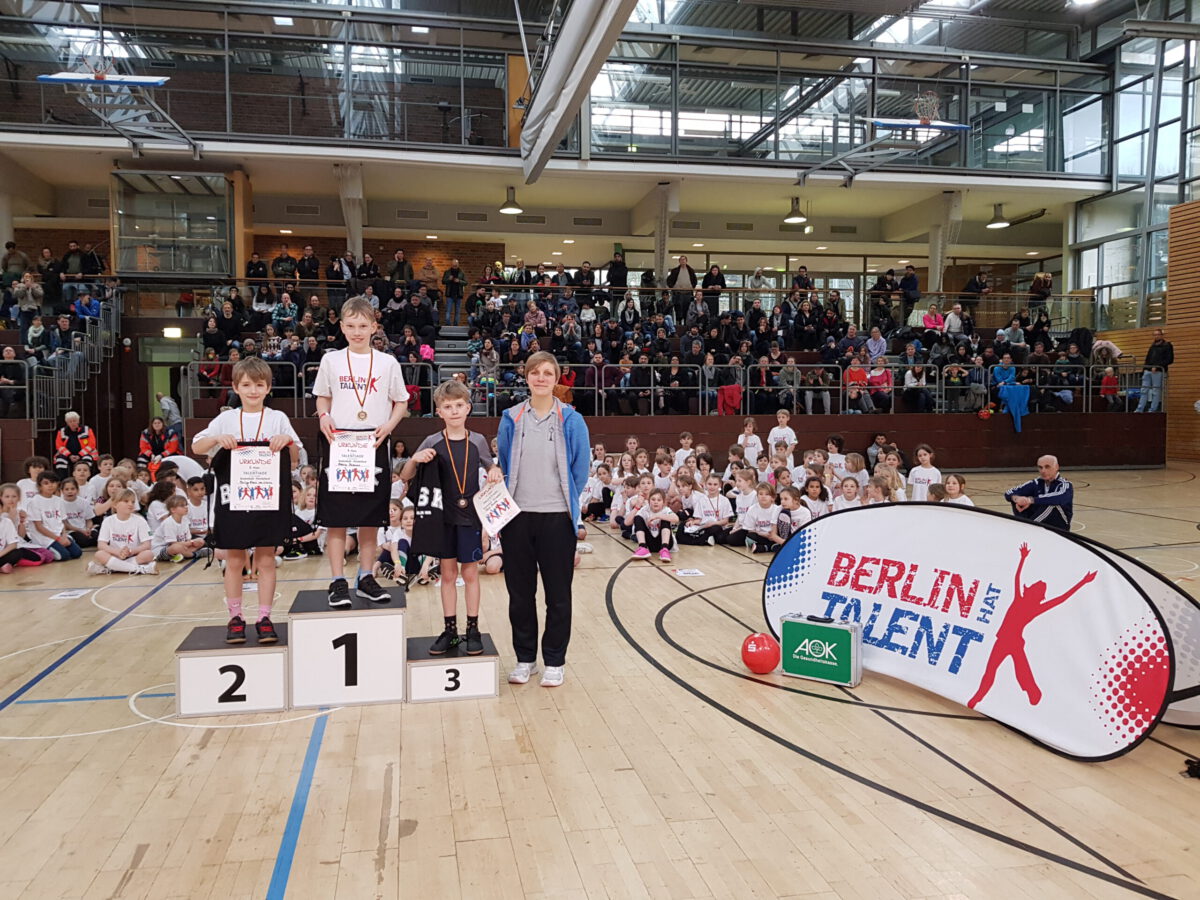 Siegerehrung Basketball Jungs Friedrichshain-Kreuzberg