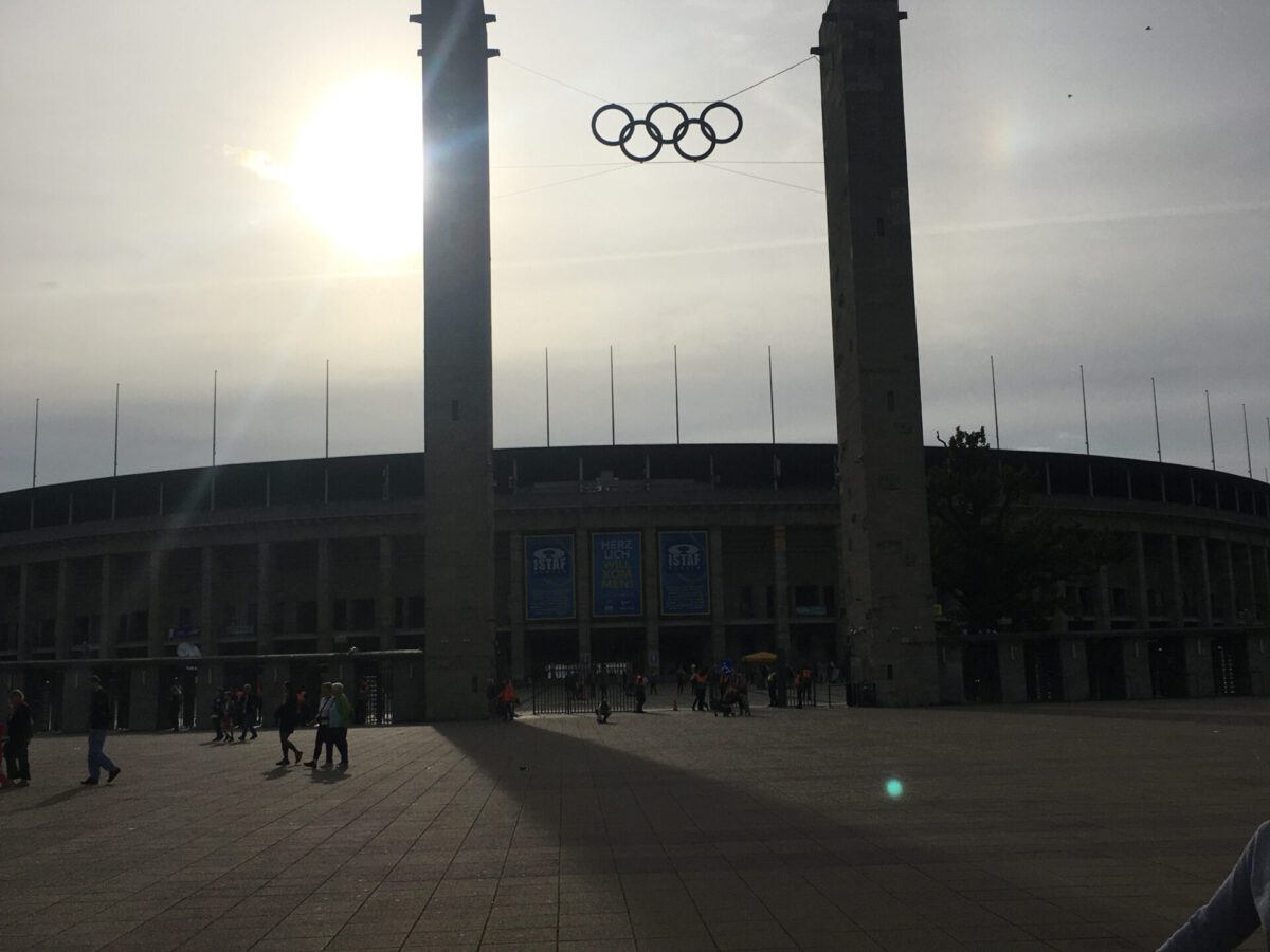 Sonnenaufgang über dem Olympiastadion beim ISTAF 2023