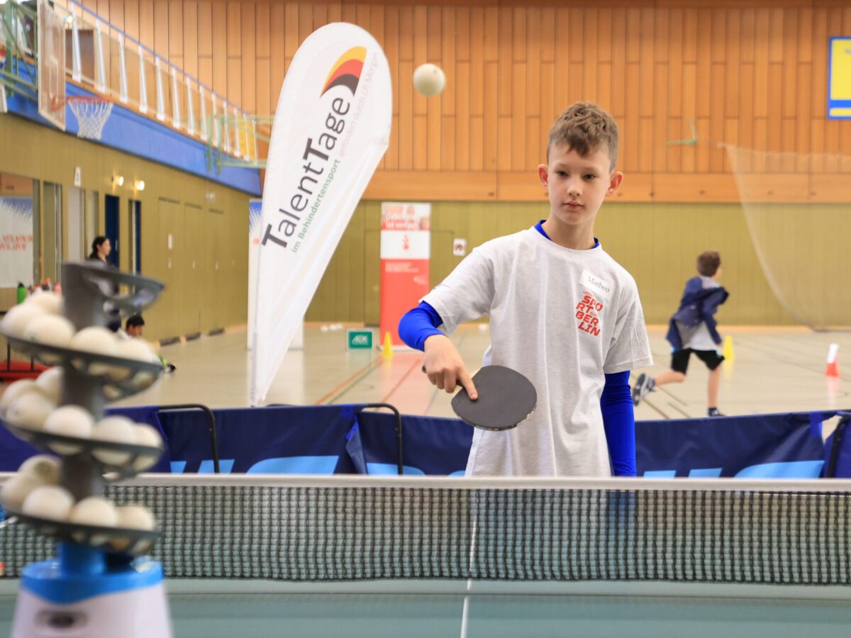 Bei den TalentTagen Parasport 2023 war Tischtennis eine beliebte Station Foto: Juergen Engler