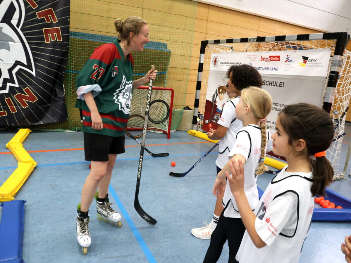 Einweisung ins Skate-Hockey Foto: Juergen Engler