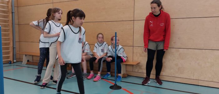 Kinder beim Sprint der Leichtathletik