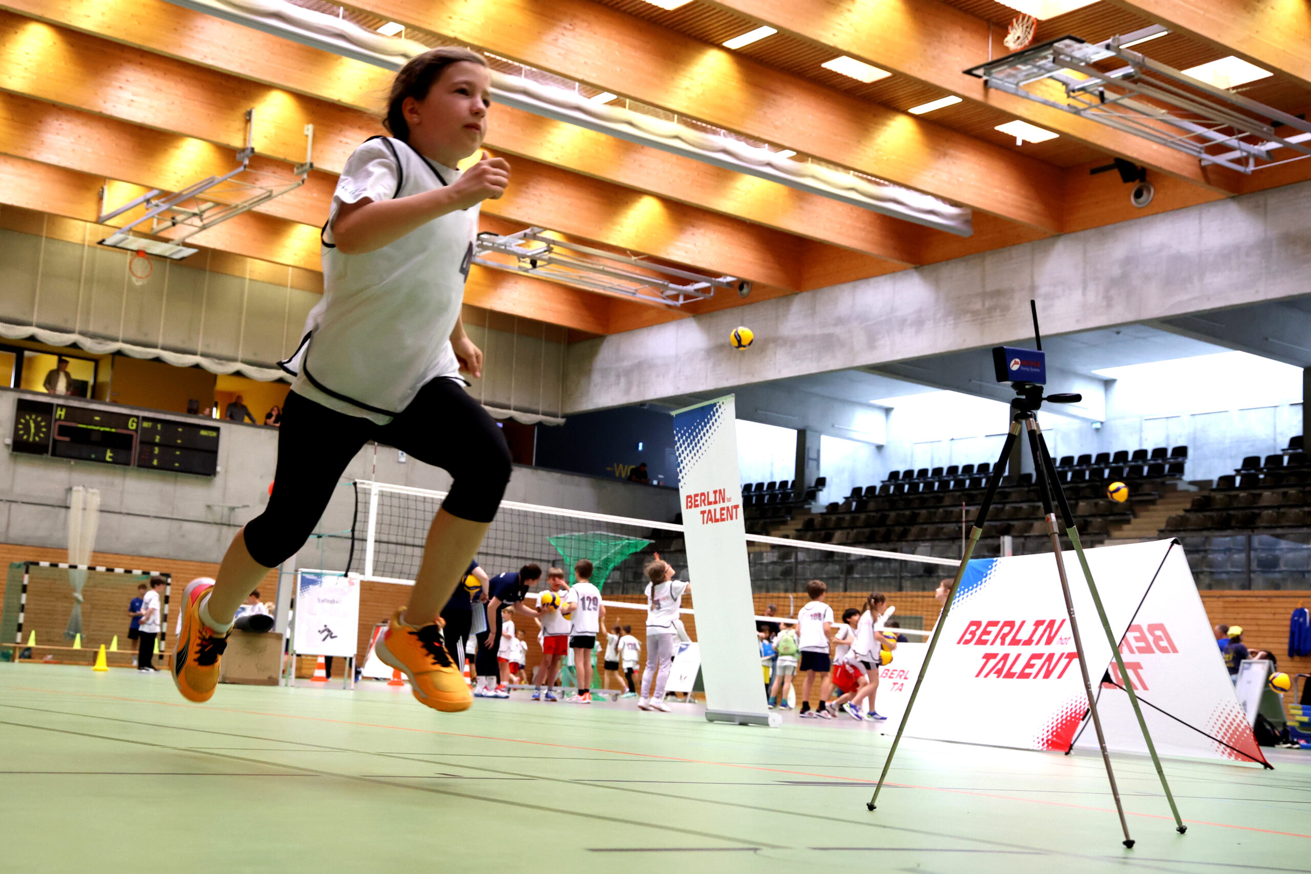 Die Sportart Leichtathletik. Hier der 20m Sprint durch die Lichtschranke. Foto: Juergen Engler