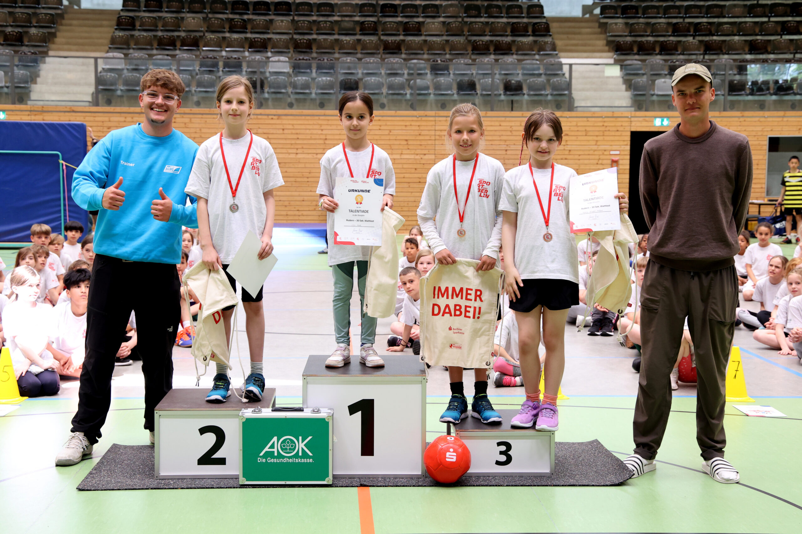 Bestenehrung in der Sportart Rudern bei den Mädchen Foto: Juergen Engler
