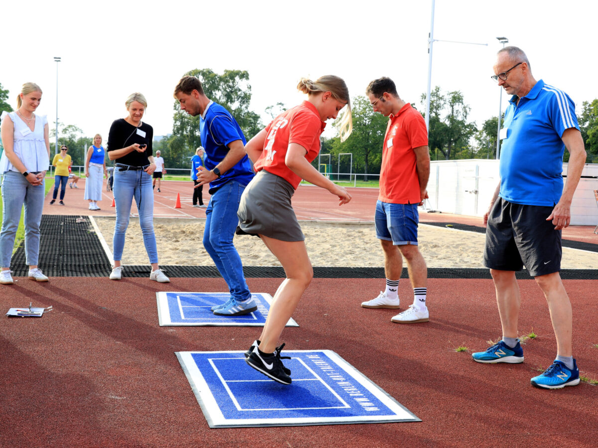 Duell beim seitlichen Hin- und Herspringen
